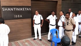 নীল রঙা বিশেষ পাতার ওপর... অভিষেকের কোটি টাকার বাড়ির অন্দরমহলে ঠিক কী