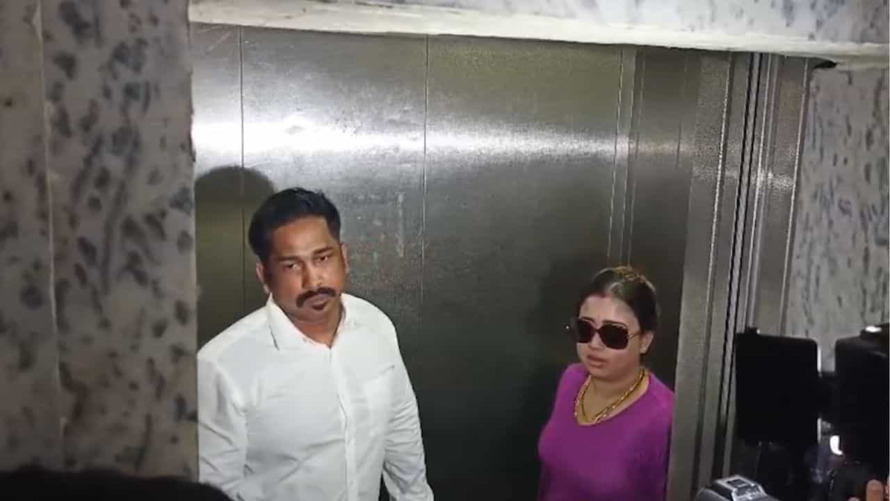 Sona Pappu at ED Office: ইডি দফতরে আচমকা 'উদয়' সোনা পাপ্পুর, কী বললেন?