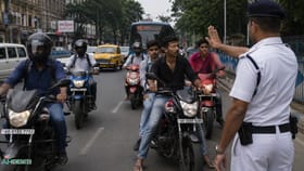 হেলমেট ছাড়া বাইক নিয়ে রাস্তায়? সাবধান হয়ে যান
