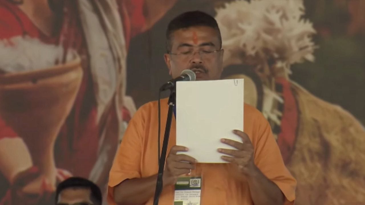 রাজ্যপালের উপস্থিতিতে ব্রিগেডে শপথবাক্য পাঠ করলেন মুখ্যমন্ত্রী শুভেন্দু অধিকারী।
