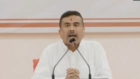 সরে দাঁড়াল রাজ্য সরকার, এবার বাংলার একাংশ শিক্ষকের ঘাড়ে কোপ...