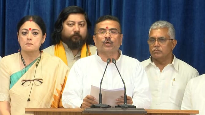 প্রথম ক্যাবিনেট বৈঠকেই চাকরি-স্বাস্থ্য-মহিলাদের নিয়ে ৬ বড় ঘোষণা
