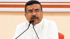 স্কুলের ইউনিফর্মেও দুর্নীতি? এবার রিপোর্ট তলব মুখ্যমন্ত্রী শুভেন্দুর