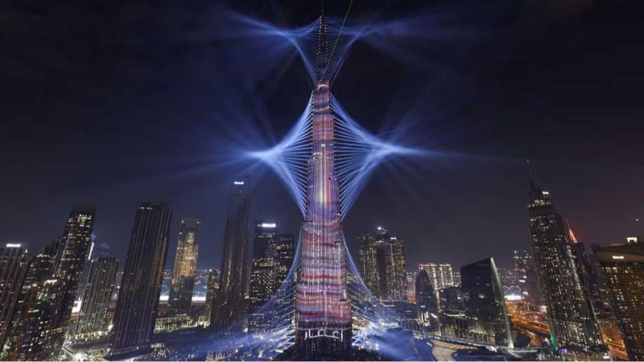 Burj Khalifa: বুর্জ খলিফায় ফ্ল্যাট কিনতে জানেন কত টাকা লাগে? Burj Khalifa: বুর্জ খলিফায় ফ্ল্যাট কিনতে জানেন কত টাকা লাগে?