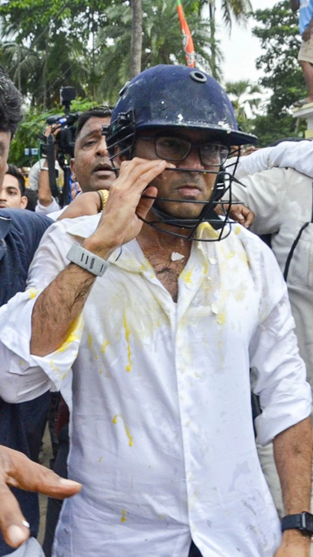 কেন্দ্রীয় বাহিনীর ঘেরাটোপে বেরলেন বিধ্বস্ত অভিষেক
