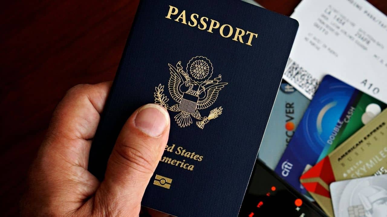 US Green Card Rules: গ্রিন কার্ড চাই? আগে ছেড়ে যেতে হবে আমেরিকা! মাথায় বাজ পড়ল ট্রাম্পের নয়া নীতিতে