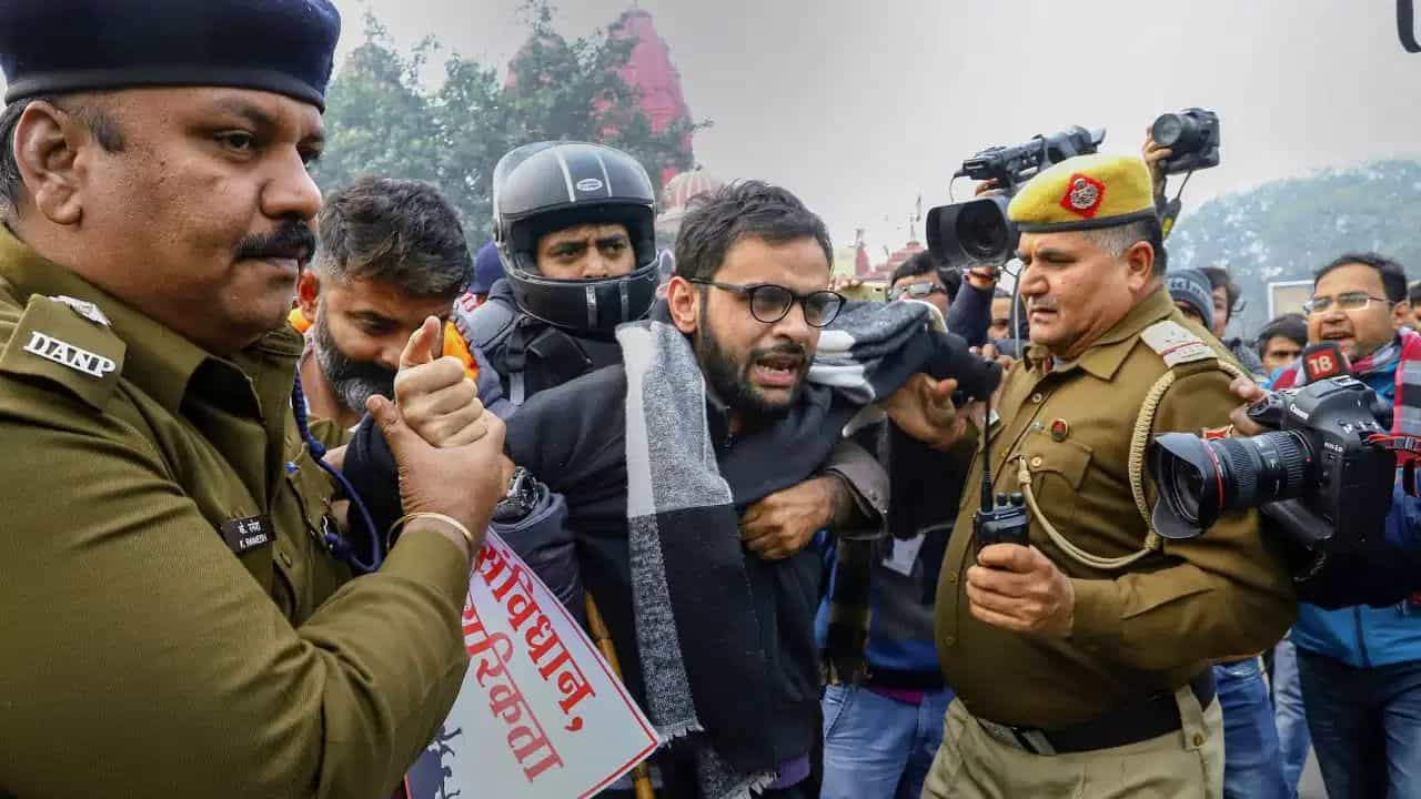 Supreme Court: খালিদের জামিন খারিজের সিদ্ধান্ত ভুল ছিল! নিজেদের রায়ের সমালোচনা সুপ্রিম কোর্টের Supreme Court: খালিদের জামিন খারিজের সিদ্ধান্ত ভুল ছিল! নিজেদের রায়ের সমালোচনা সুপ্রিম কোর্টের