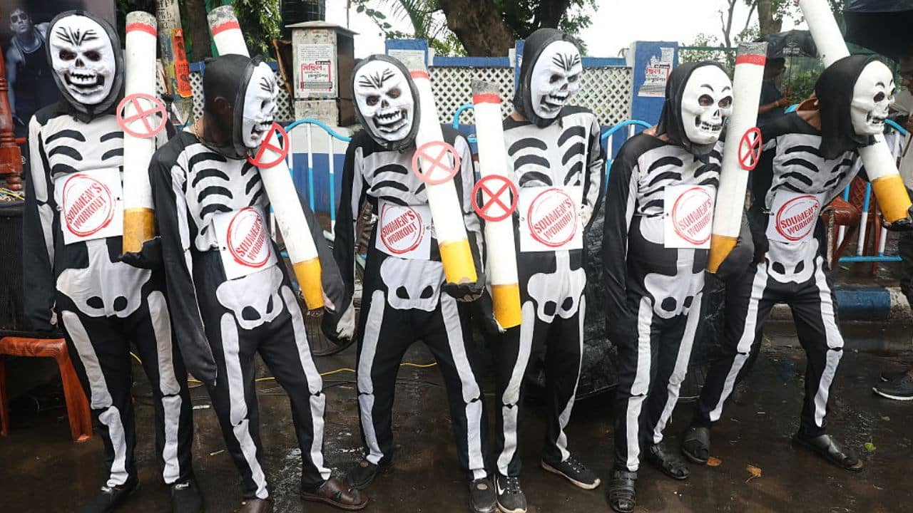 World No Tobacco Day: মন চাইছে, তারপরেও কেন চাইলেও সিগারেট ছাড়তে পারেন না বেশিরভাগ মানুষ?