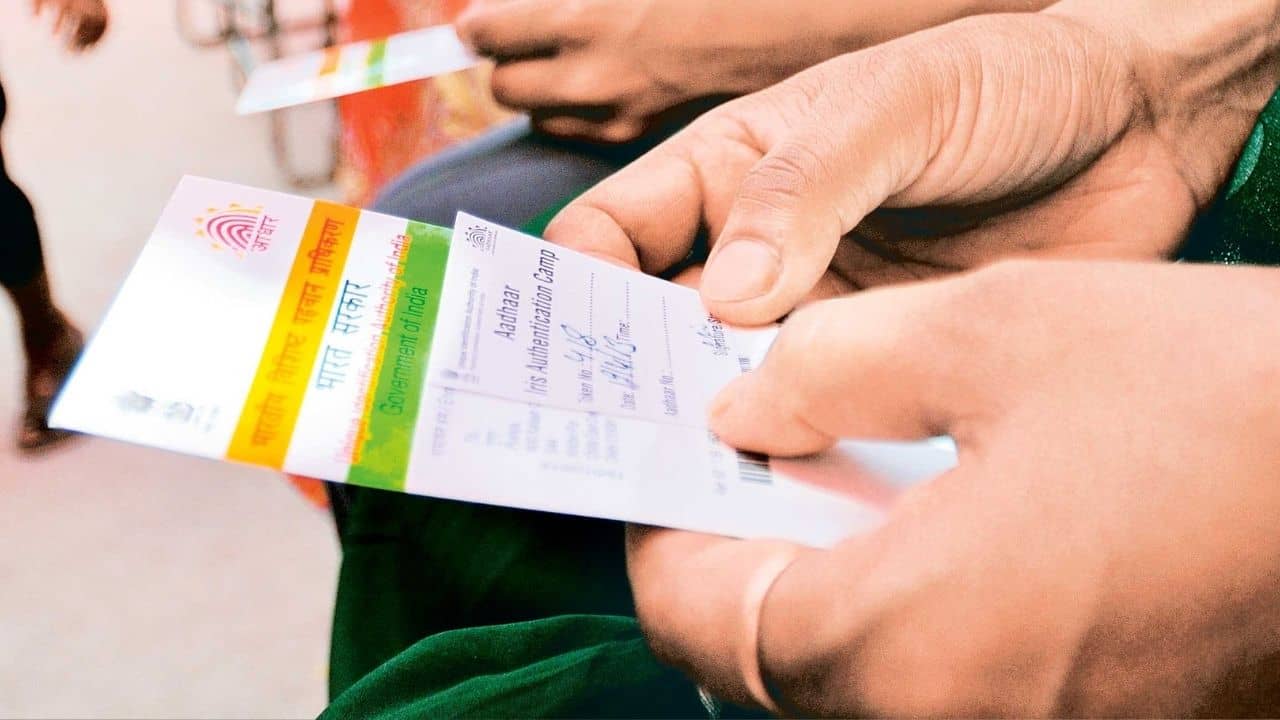 Aadhaar Card Update: আধার কার্ডে কতবার ঠিকানা বা মোবাইল নম্বর বদলানো যায়? জেনে নিন UIDAI-র নিয়ম