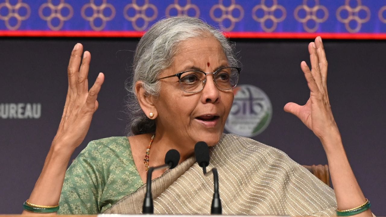 পশ্চিম এশিয়ার বর্তমান ভূ-রাজনৈতিক সঙ্কটের কথা মাথায় রেখেও অর্থমন্ত্রী সোমবার ফুয়েল বা জ্বালানি, ফর্টিলাইজার বা সার এবং ফরেক্স বা বৈদেশিক মুদ্রা - এই তিনটি বিষয়ের (3Fs) ওপর আরও করে গুরুত্ব দেওয়ার এবং বিশেষ মনোযোগ বজায় রাখার প্রয়োজনীয়তার কথা উল্লেখ করেন। (Credit - Getty Images)