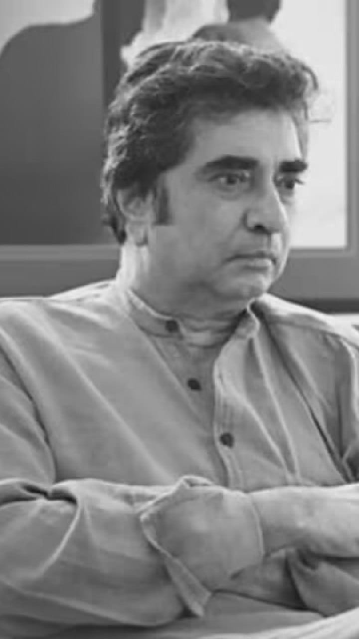শেষ শ্রদ্ধায় ভারাক্রান্ত মন! প্রয়াত পরিচালক অনীক দত্তকে শেষ বিদায় জানাতে হাজির সুপারস্টার জিৎ