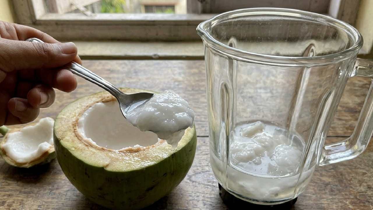 প্রথমেই ডাবের জল বের করে নিন এবং নরম মালাইটি চামচ দিয়ে সাবধানে কুড়ে নিন। মনে রাখবেন, প্যাকেটজাত কোকোনাট ওয়াটারের চেয়ে প্রাকৃতিক ডাবের জলই স্বাদে ও পুষ্টিতে সেরা। এবার ব্লেন্ডারে মালাই ও জল একসঙ্গে দিন। Gemini Ai