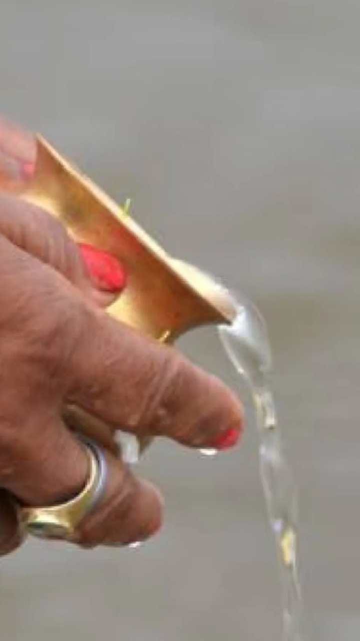 পঞ্চায়েত অফিসে ‘শুদ্ধিকরণ’, মহাকুম্ভের গঙ্গাজল দিয়ে অফিস ধুইয়ে দিল বিজেপি
