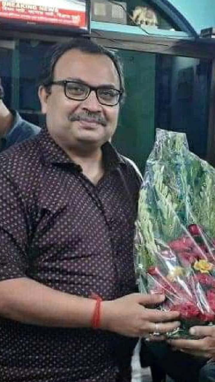 পোস্টাল ব্যালট নিয়ে কারচুপির অভিযোগ! স্ট্রংরুমের সামনে রাতভর বিক্ষোভে তৃণমূল নেতৃত্ব