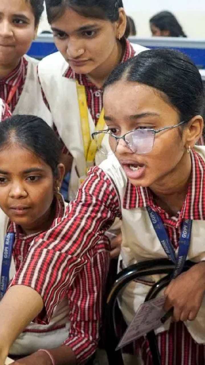 মাধ্যমিকে পাশের হারে চমক! সেরার তালিকায় কোন কোন জেলা?