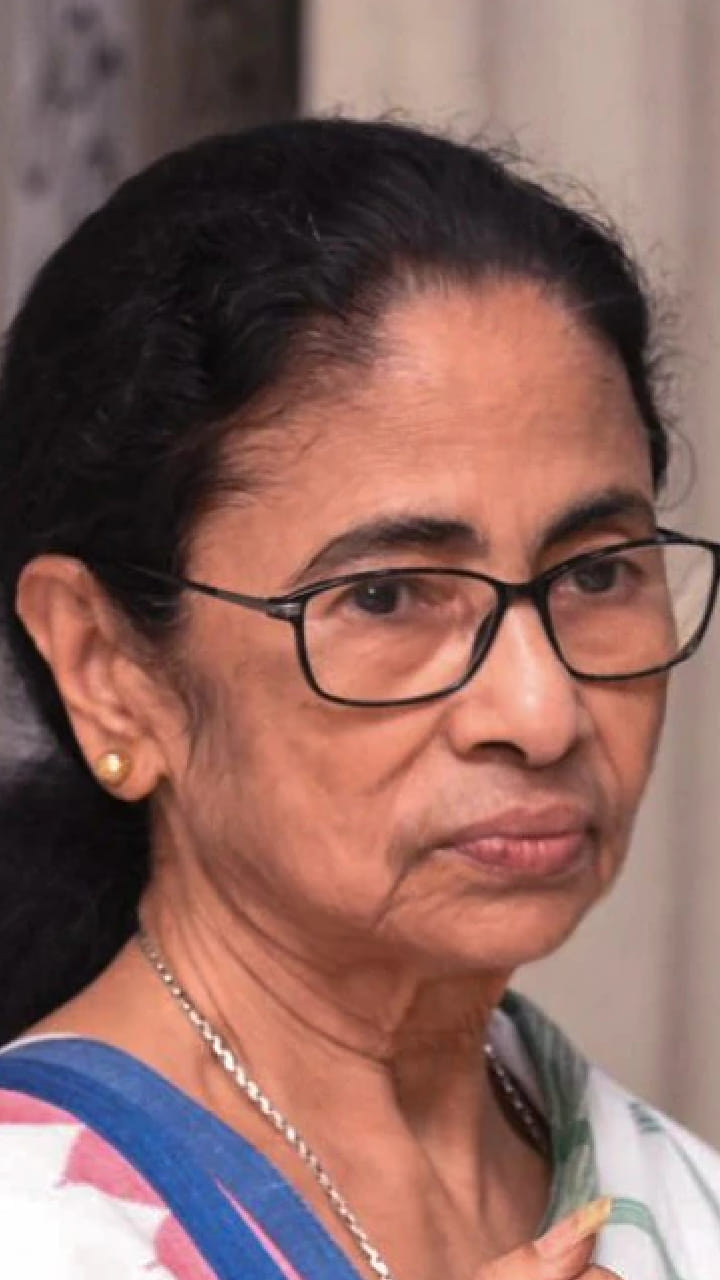 'গন্দা ধর্ম' মন্তব্যের জের! শিলিগুড়িতে মমতা বন্দ্যোপাধ্যায়ের বিরুদ্ধে এফআইআর দায়ের আইনজীবীর