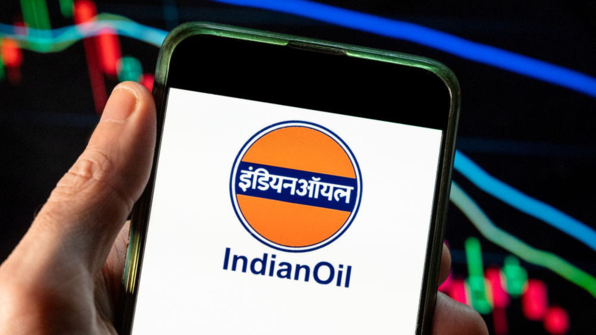 কিছু আউটলেটে তেল ফুরিয়ে যাওয়ার মূল কারণ স্থানীয় চাহিদা অনুসারে তেলের জোগান নেই। ইন্ডিয়ান অয়েল জানিয়েছে, বিক্রির গতিতে হঠাৎ বদল আসায় এই পরিস্থিতি তৈরী হয়েছে। তবে দেশব্যাপী তাদের জ্বালানি মজুত রয়েছে। (Credit - Getty Images)