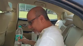 ত্রিশূলের মাথায় কন্ডোম মামলায় আত্মসমর্পণ করলেন শ্রীজাত, তারপর…