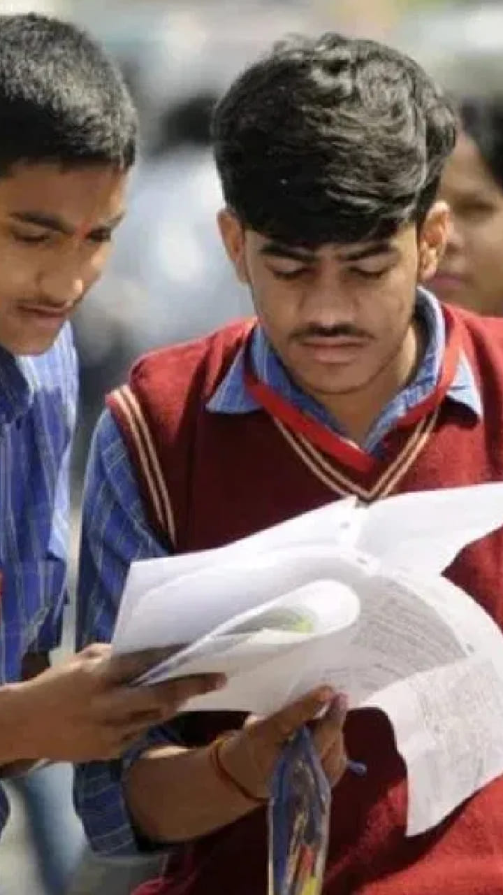 উচ্চমাধ্যমিকের মেধা তালিকায় জয়জয়কার, প্রথম দশে জায়গা করে নিলেন ৬৪ জন পড়ুয়া
