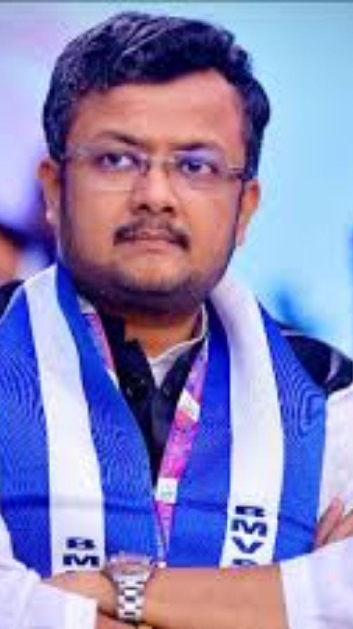 অভিষেককে দুবাই যাওয়ার ‘পরামর্শ’ কোহিনূরের!