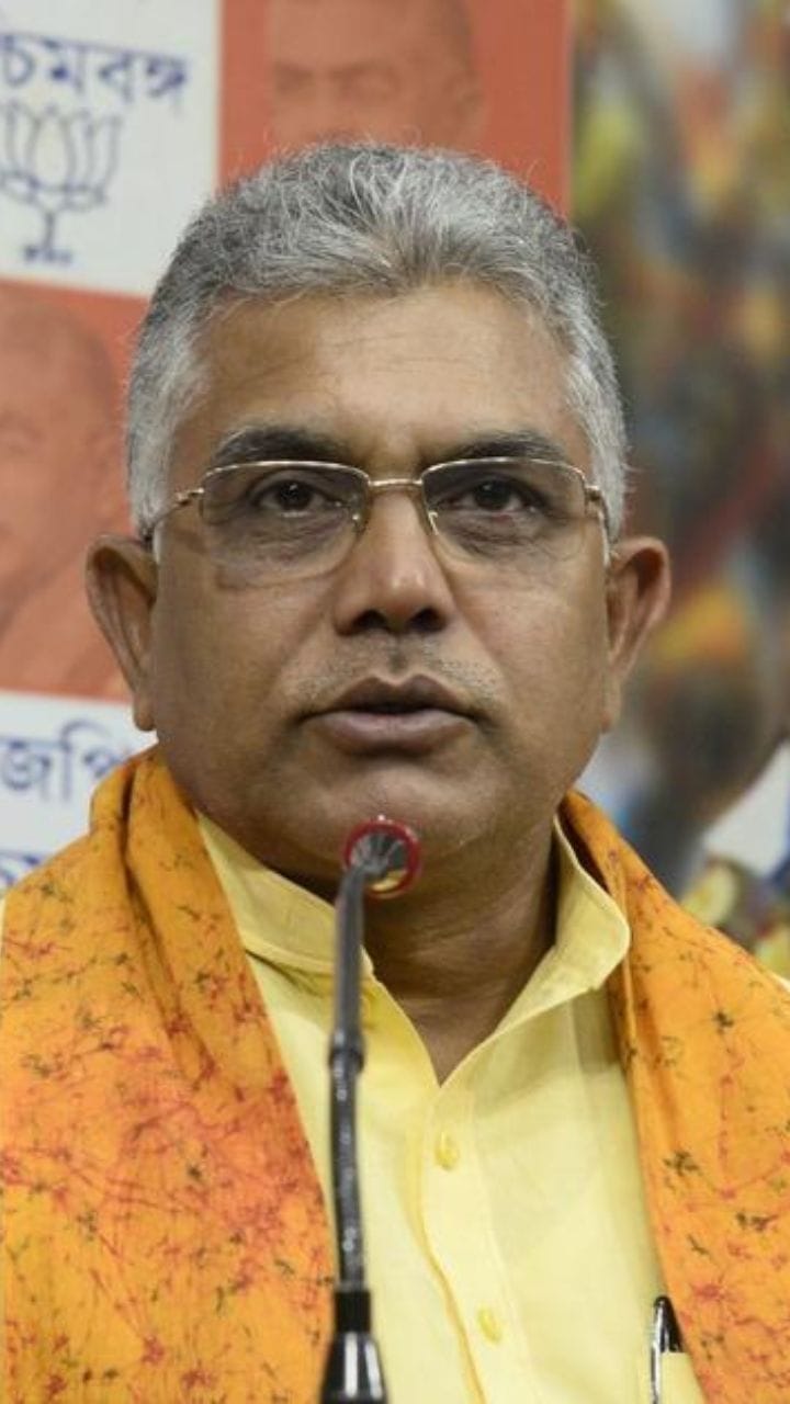মাটির থালায় মাছ-ভাত খেলেন মন্ত্রী দিলীপ ঘোষ!