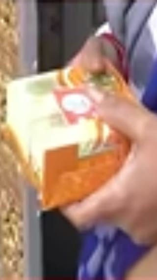 বিজেপি সরকার শপথ নিতেই বাড়ি বাড়ি পৌঁছে গেল লাড্ডু!