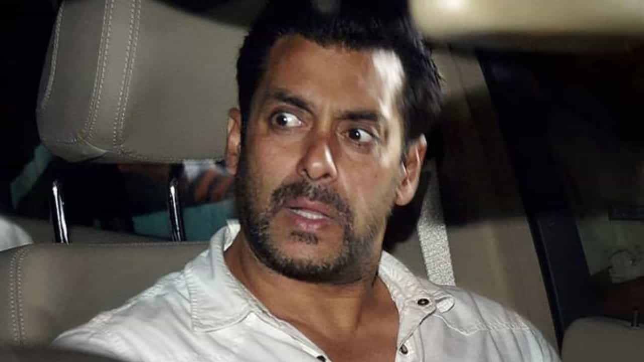 Salman Khan: সলমনের বাড়ি থেকে উদ্ধার সাপ! 'ভাইজান' ঠিক আছেন তো?