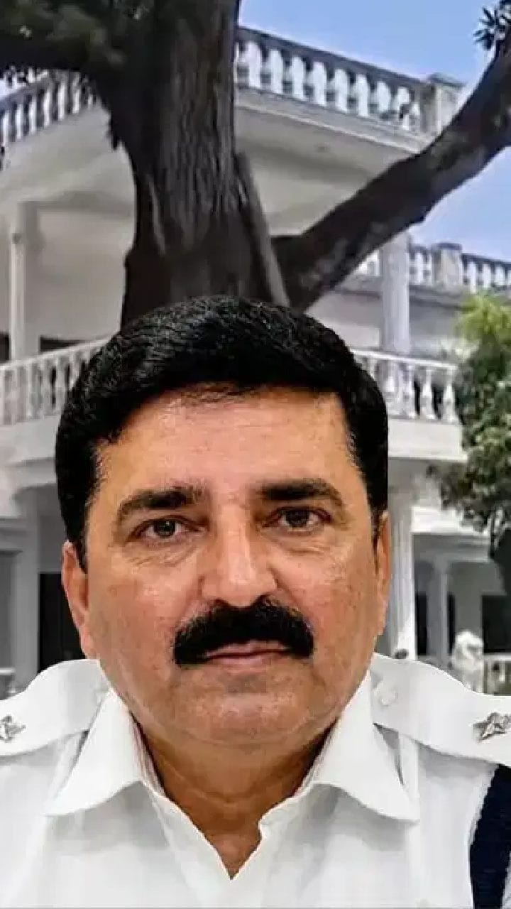 তালা ভেঙে কালীঘাট থানার প্রাক্তন ওসির ‘প্রাসাদে’ ইডি! সম্পত্তির বহর দেখে চোখ কপালে