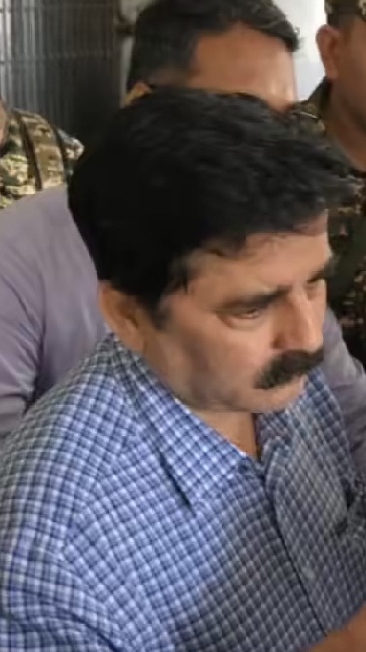 পুলিশের মাইনেতে এত বড় প্রাসাদ! কালীঘাটের ধৃত প্রাক্তন ওসির বিপুল সম্পত্তি দেখে স্তম্ভিত কান্দিবাসী