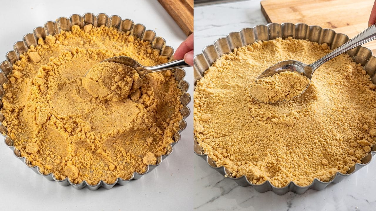 এবার এই মিশ্রণটি একটি টার্ট মোল্ড বা টিনের পাত্রে ঢেলে চামচ দিয়ে চেপে চেপে সমানভাবে বসিয়ে দিন। বেসটি যাতে ভেঙে না যায় এবং শক্ত হয়ে সেট হয়, তার জন্য পাত্রটিকে ফ্রিজে কিছুক্ষণ রেখে দিতে হবে। ততক্ষণে টার্টের ভেতরের ক্রিমি ফিলিং বা পুরটি তৈরি করে নেওয়ার পালা। Gemini Ai