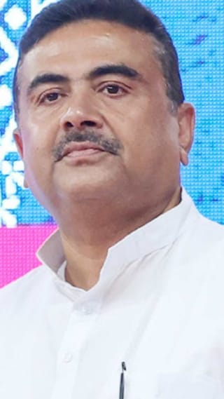 মুখ্যমন্ত্রী হওয়ার পর প্রথমবার বিজেপি দপ্তরে শুভেন্দু! পুষ্পবৃষ্টি ও জয় শ্রীরাম ধ্বনিতে মাতল সেক্টর ফাইভ
