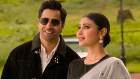 ৩৯-এর বরুণের জীবনে ৪০-এর গ্ল্যামারাস মৌনী!