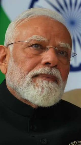 যোগ দিবসে মোদীর মুখে রামকৃষ্ণ, বিবেকানন্দ, অরবিন্দ, লাহিড়ী মহাশয়ের প্রসঙ্গ
