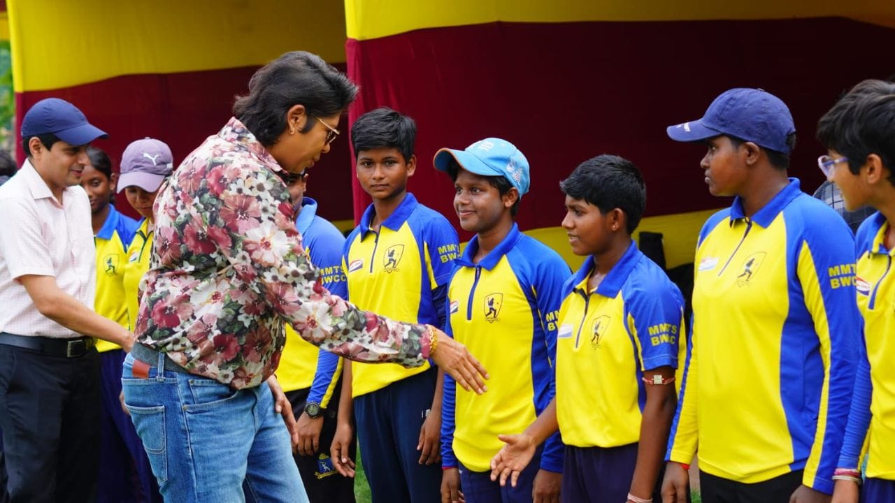 পবন ভালোটিয়া, অমলেন্দু বিশ্বাস ও শান্তনু মিত্রের মতো সিএবি ও এনসিসি-র একঝাঁক শীর্ষ কর্তা ও প্রশাসকও ফাইনালে সশরীরে উপস্থিত ছিলেন ফাইনালে। (Credit - TV9 Bangla)