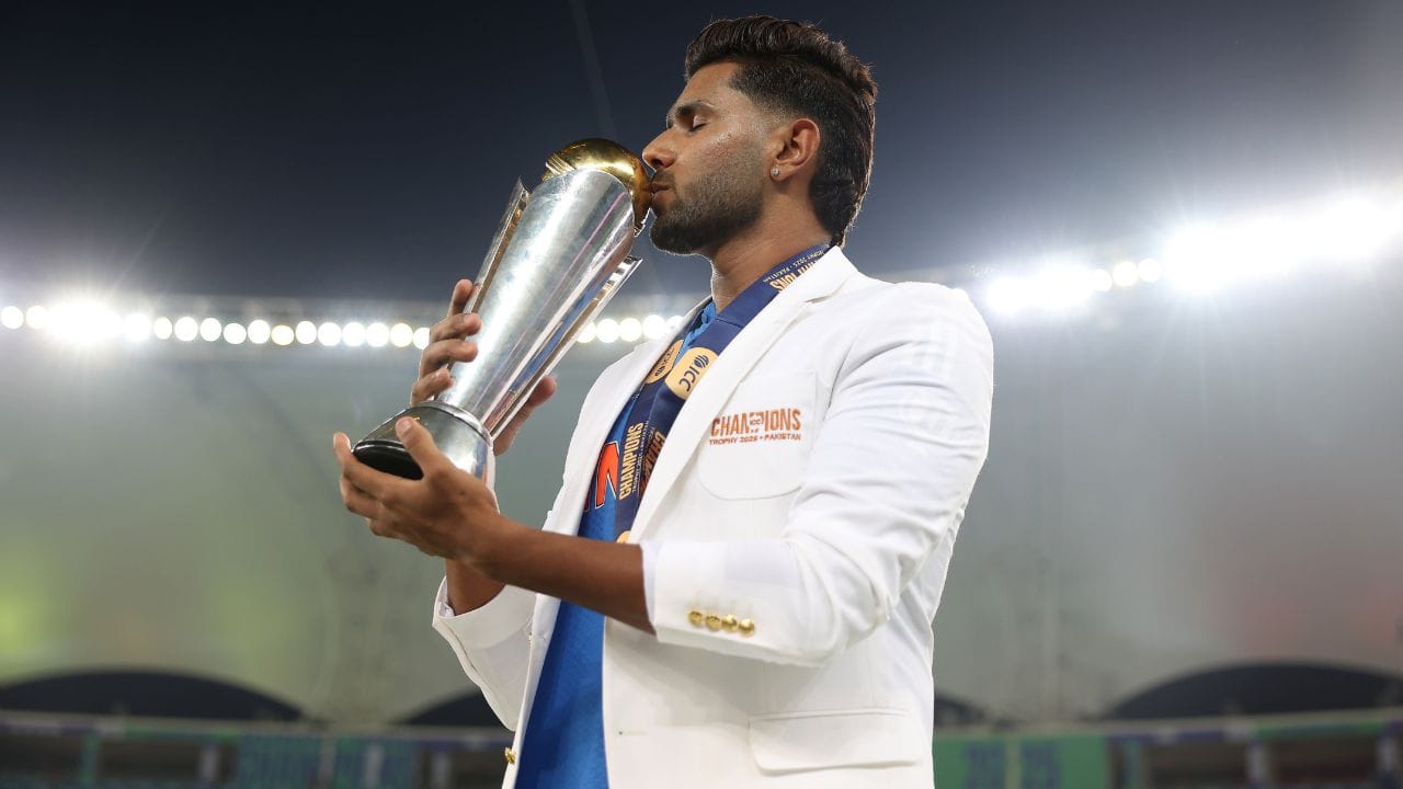 আফগানিস্তানের বিরুদ্ধে তৃতীয় এক দিনের ম্যাচের আগেই সুখবর ভারতীয় শিবিরে। দলে ফিরলেন হর্ষিত রানা। দীর্ঘদিন চোট কাটিয়ে অবশেষে দলে ফিরেছেন তিনি। চেন্নাইয়ে দলের সঙ্গে যোগ দিয়েছেন হর্ষিত। তবে তিনি খেলবেন কি না, সেই নিশ্চয়তা দেওয়া সম্ভব নয়। (Credit - Getty Images)