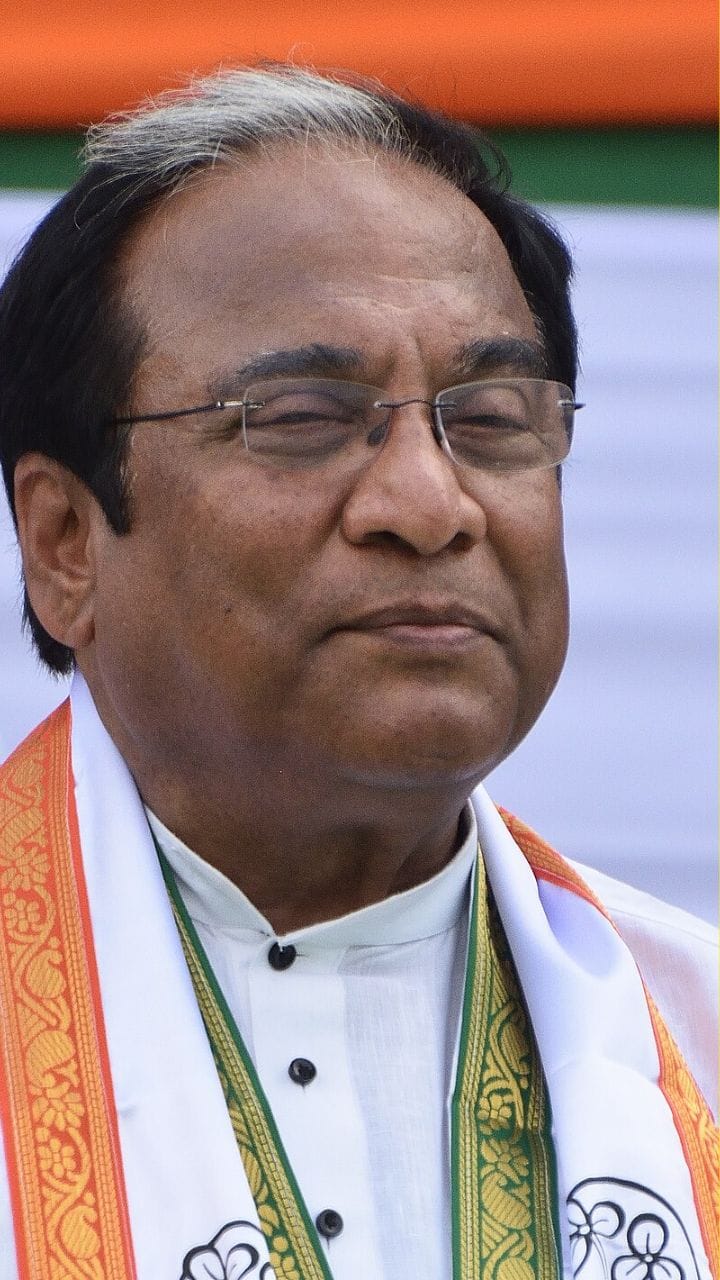 জয়প্রকাশকে ঘিরে 'চোর' স্লোগান