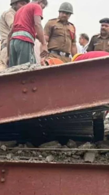 তারাতলা ধ্বংসস্তূপের উপর ড্রোন উড়িয়ে চলছে তল্লাশি