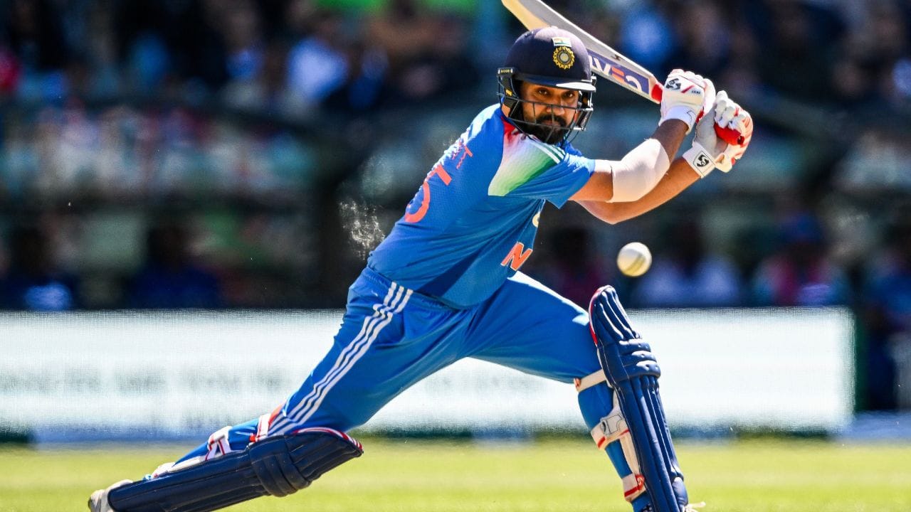 ব্যাটিং বিভাগে আজ নজর থাকবে রোহিত শর্মা ও যশস্বী জয়সোয়ালের উপর। আগের ম্যাচে ব্যর্থ যশস্বী আজ বড় ইনিংস খেলতে চাইবেন। তেমন ভাবে রোহিত নিজেও আজ বড় ইনিংসের দিকে আগ্রহী হবেন। (Credit - Getty Images)