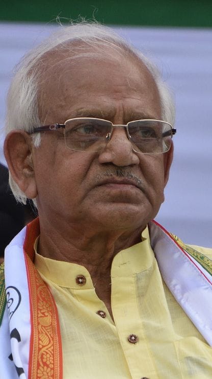বিধানসভায় সই জালকাণ্ডে ঋতব্রতকে নিশানা করে বিস্ফোরক শোভনদেব