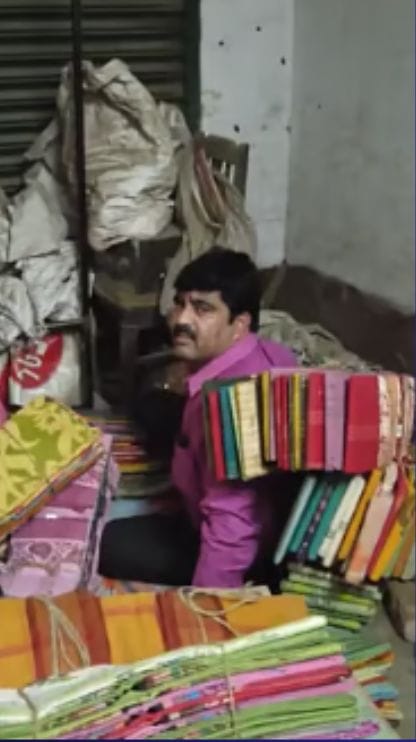 আমতায় শাড়ির ভিতর লুকিয়ে TMC নেতা, দেখুন