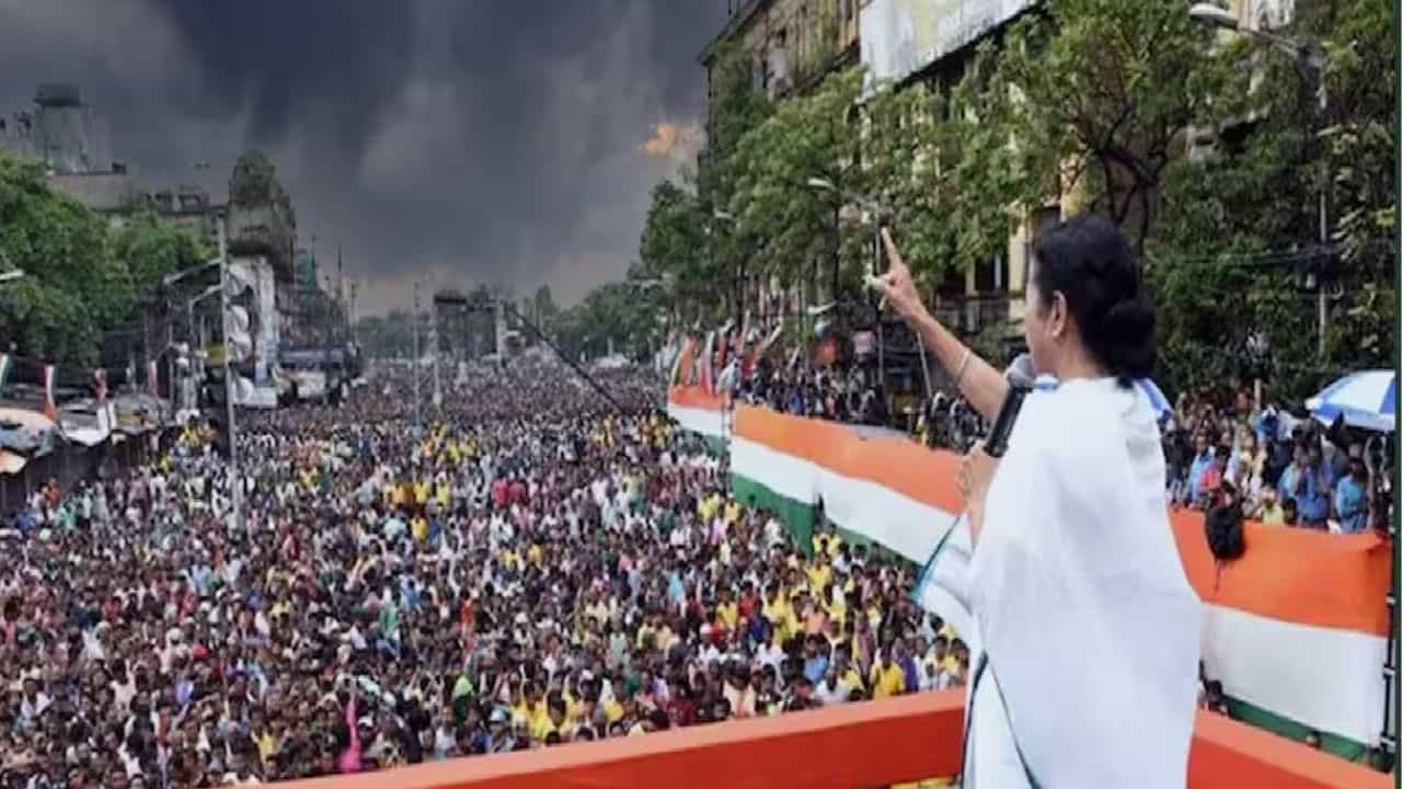 21 July Rally Meeting: হারের পর প্রথম ২১ জুলাই, বিপর্যয়ের মুখে দাঁড়িয়ে কোন 'রসদে' ভরসা করছেন নেত্রী? 21 July Rally Meeting: হারের পর প্রথম ২১ জুলাই, বিপর্যয়ের মুখে দাঁড়িয়ে কোন 'রসদে' ভরসা করছেন নেত্রী?