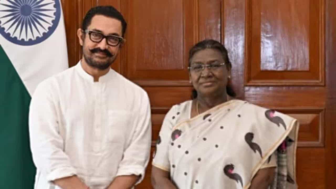 Aamir Khan: ওড়িশার প্রত্যন্ত গ্রাম থেকে রাইসিনা হিলস, এবার আমির খানের প্রযোজনায় পর্দায় রাষ্ট্রপতি দ্রৌপদী মুর্মুর জীবনসংগ্রাম Aamir Khan: ওড়িশার প্রত্যন্ত গ্রাম থেকে রাইসিনা হিলস, এবার আমির খানের প্রযোজনায় পর্দায় রাষ্ট্রপতি দ্রৌপদী মুর্মুর জীবনসংগ্রাম
