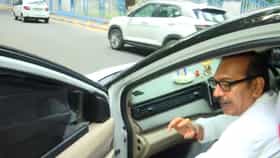 থানা থেকে বেরিয়ে রাস্তায় উদভ্রান্তের মতো ঘুরছেন অরূপ বিশ্বাস! হলটা কী