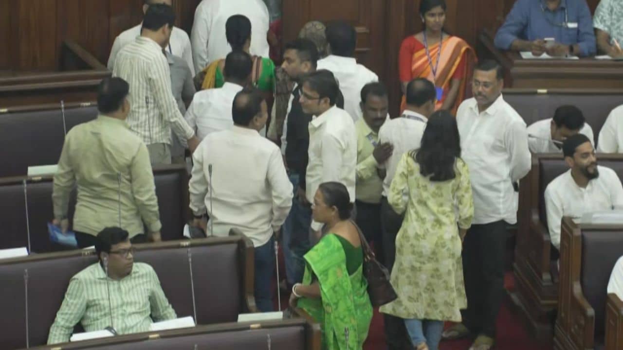 OBC Bill West Bengal: ঋতব্রত শিবিরেই ফাটল? বিধানসভার নজিরবিহীন দৃশ্যে জোর জল্পনা