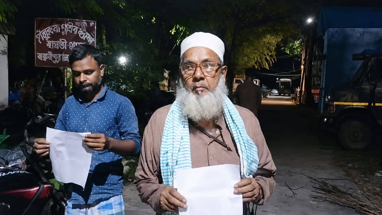 Cut Money Allegation: আবাসের টাকা ঢুকতেই পৌঁছে যান শাহাজান, মুহূর্তে গায়েব ৪০ হাজার টাকা