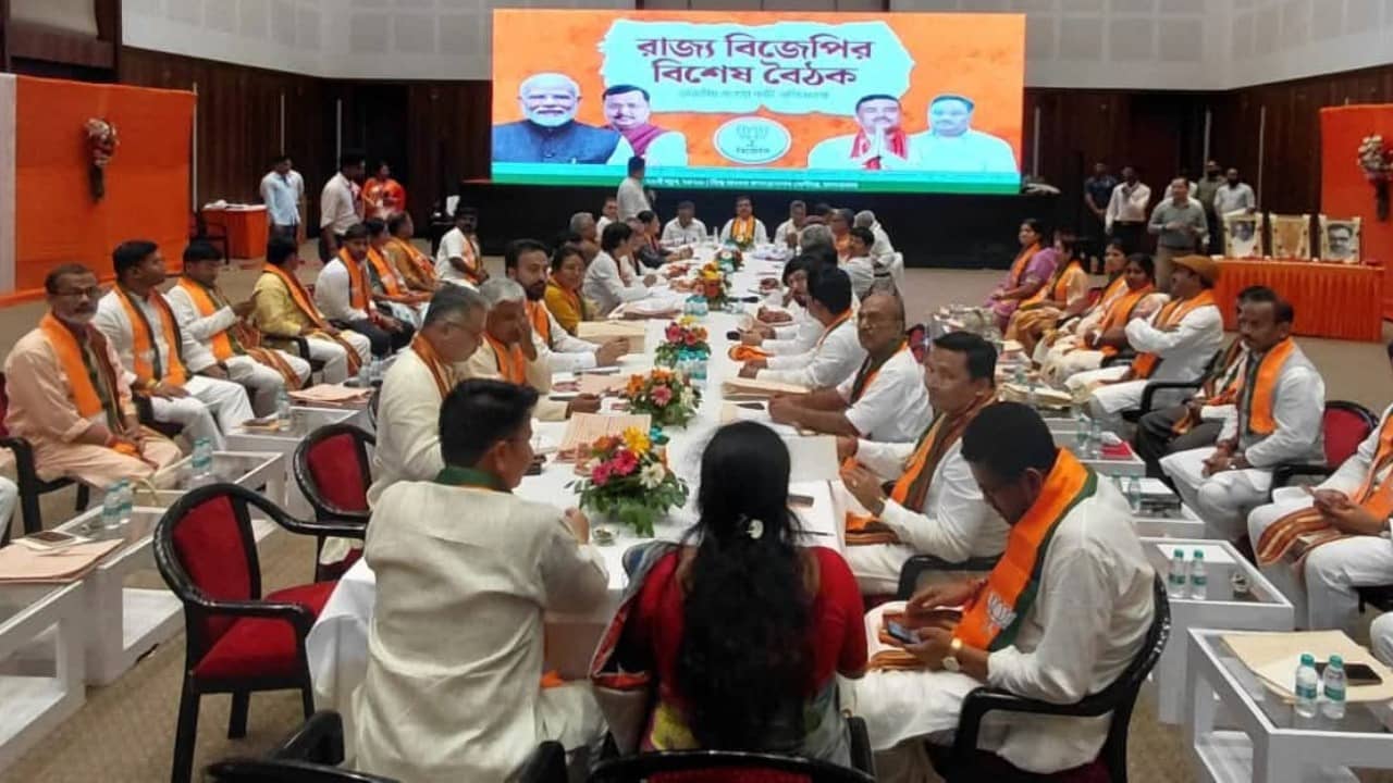 BJP Training Ministers: দলীয় স্তরে মন্ত্রীদের ক্লাস নিলেন শুভেন্দু-শমীকরা, কলকাতায় হয়ে গেল বিজেপির বিরাট কর্মশালা