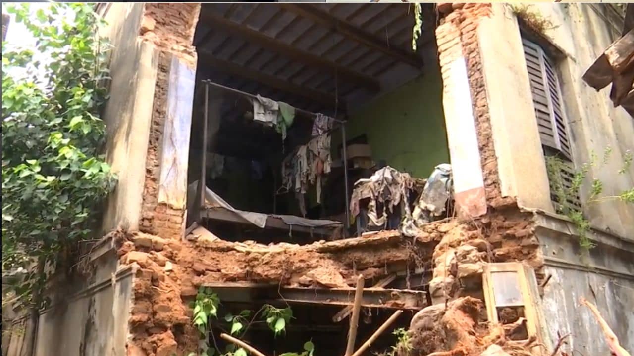 Jorabagan House Collapse: জোড়াবাগানে ভেঙে পড়ল কয়েকশো বছরের পুরনো দোতলা বাড়ির একাংশ, ঘটনাস্থলে পুলিশ, বিপর্যয় টিম
