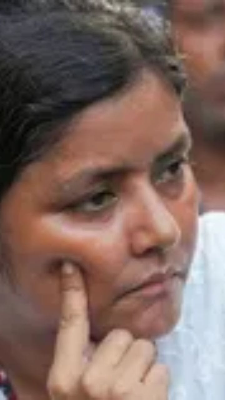 ৭ বছর ধরে চাকরি হয়নি, জনতার দরবারে আশার আলো দেখছেন মীনাক্ষী