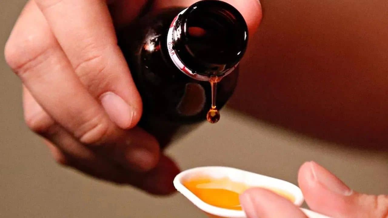 Cough Syrup: আর কেনা যাবে না কাশির ওষুধ, মানতে হবে এই নিয়ম, বড় সিদ্ধান্ত কেন্দ্রের