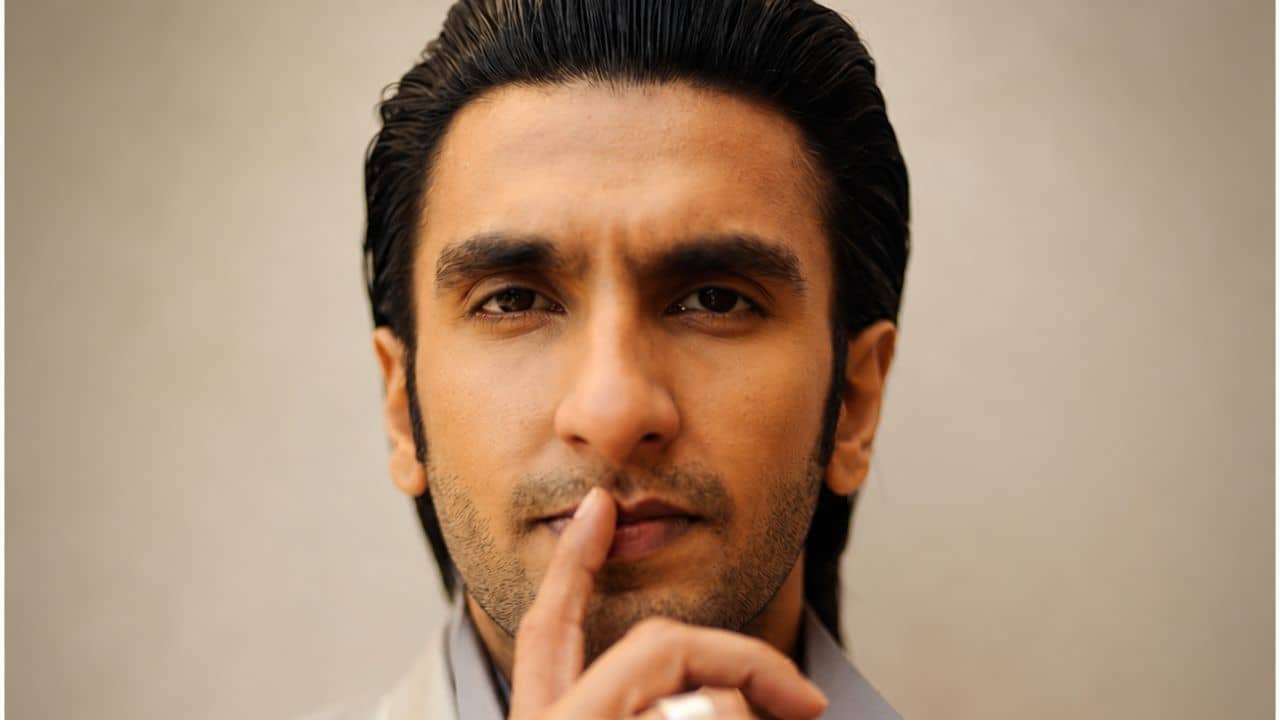 Ranveer Singh: ১৮ মাস চুপ থাকবেন রণবীর সিং! কেন হঠাৎ এমন সিদ্ধান্ত নিলেন ধুরন্ধর?